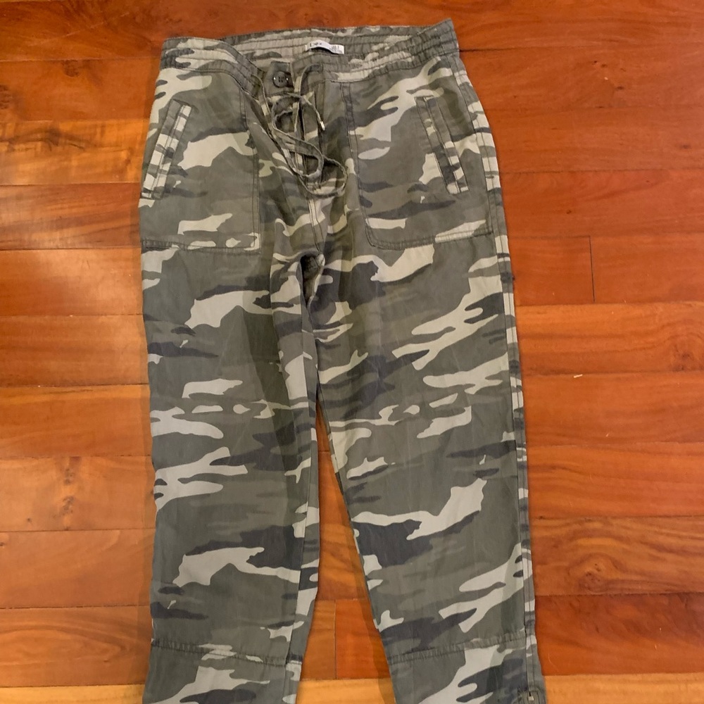 Beautiful DEX camo jogger style pants size: small